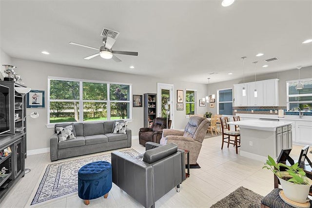 2 of 43 - 964 Banyan Dr, Hollywood, FL