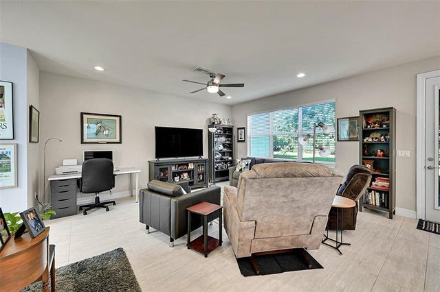 4 of 43 - 964 Banyan Dr, Hollywood, FL