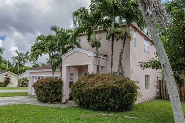 2 of 7 - 9462 Nw 52nd Pl, Sunrise, FL