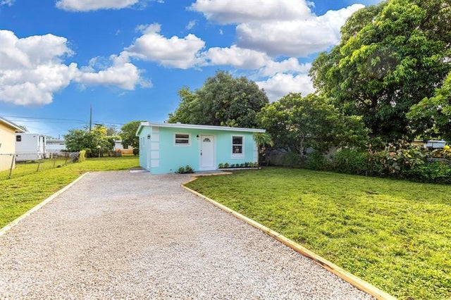2 of 20 - 1729 Lauderdale Manor Drive, Fort Lauderdale, FL