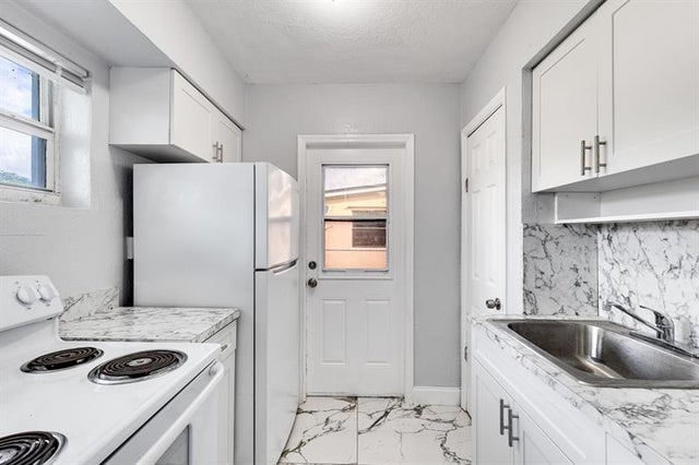 5 of 20 - 1729 Lauderdale Manor Drive, Fort Lauderdale, FL