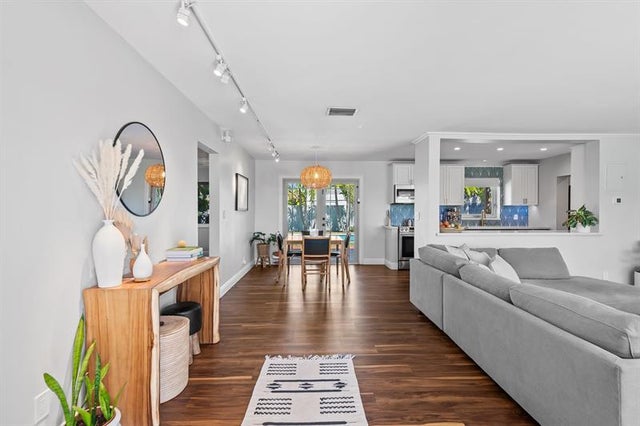 4 of 26 - 2133 Ne 25th St, Wilton Manors, FL