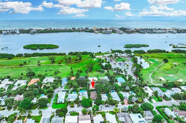 2 of 27 - 718 N Lakeside Dr, Lake Worth, FL