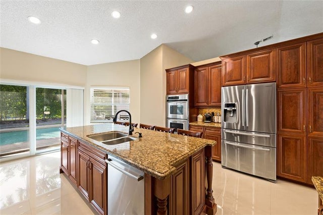 4 of 35 - 5680 Nw 88th Ter, Coral Springs, FL