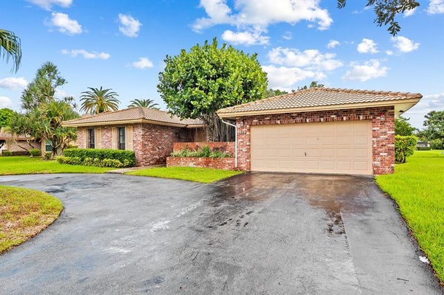 2 of 29 - 959 Nw 109th Ter, Coral Springs, FL