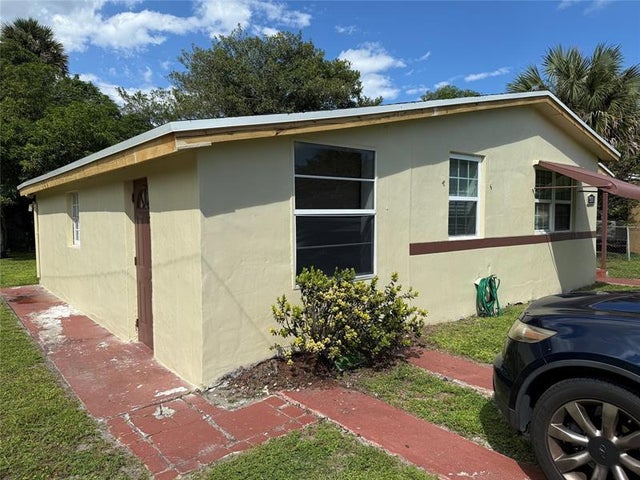 2 of 17 - 3371 Nw 8th Ct, Lauderhill, FL