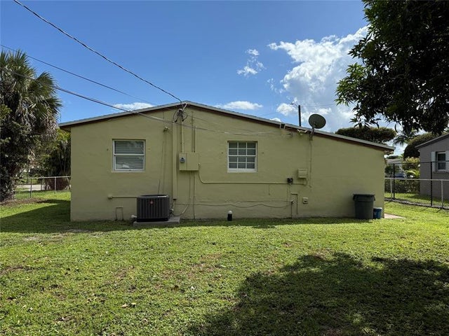 3 of 17 - 3371 Nw 8th Ct, Lauderhill, FL