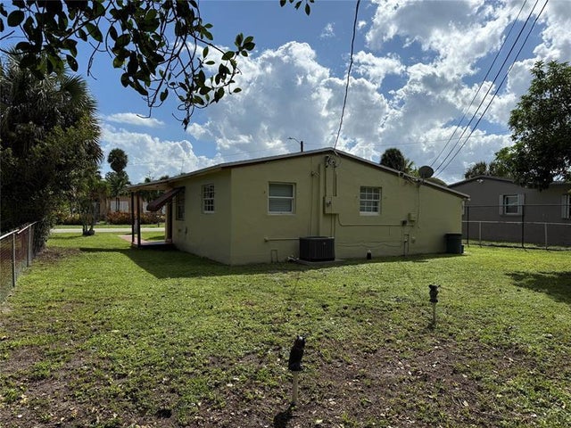 4 of 17 - 3371 Nw 8th Ct, Lauderhill, FL