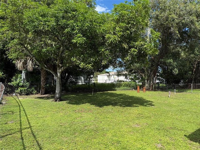 5 of 17 - 3371 Nw 8th Ct, Lauderhill, FL