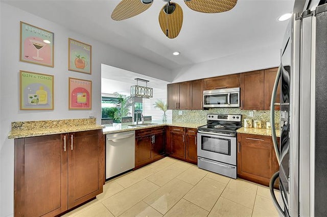 5 of 53 - 1080 Se 9th Ave, Pompano Beach, FL