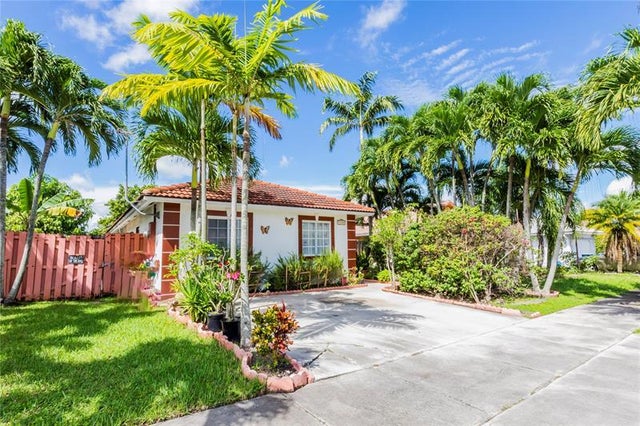 2 of 30 - 18300 Sw 143rd Ct, Miami, FL