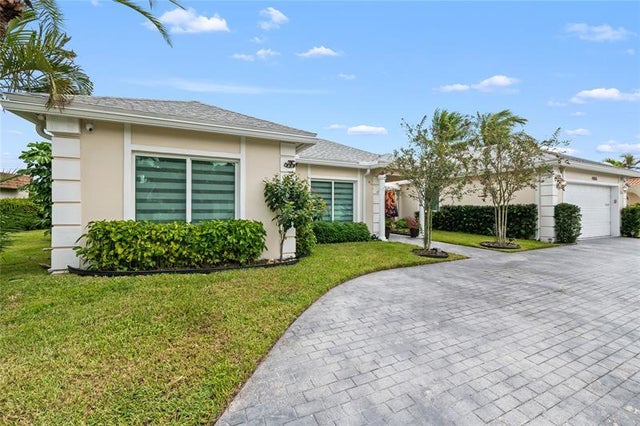 4 of 30 - 4906 N Travelers Palm Ln, Tamarac, FL