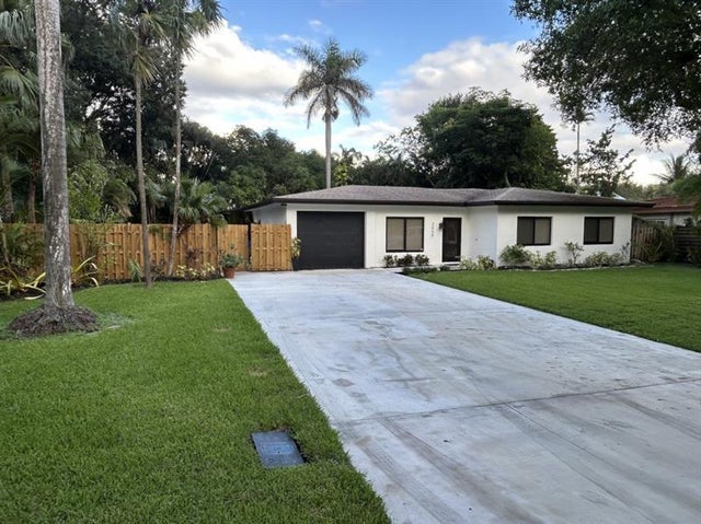 1 of 1 - 2454 Sw 30th Ave, Fort Lauderdale, FL