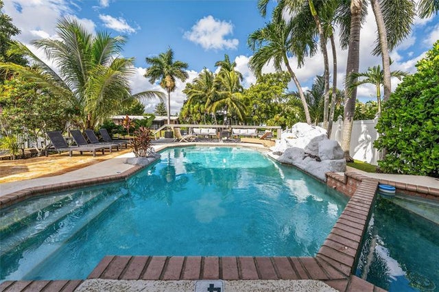 2 of 54 - 2625 Nassau Ln, Fort Lauderdale, FL