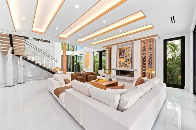 2 of 77 - 24 Fiesta Way, Fort Lauderdale, FL