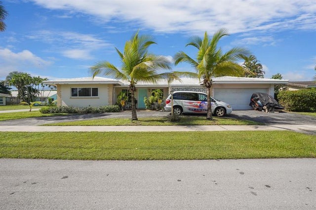 1 of 42 - 2919 Nw 11th Ter, Wilton Manors, FL