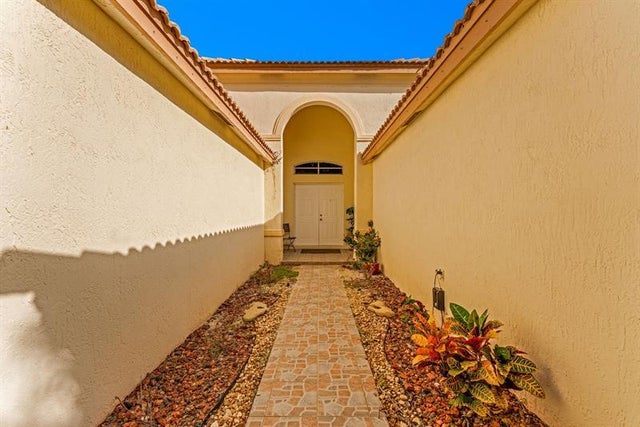 2 of 31 - 1350 Meadows Blvd, Weston, FL