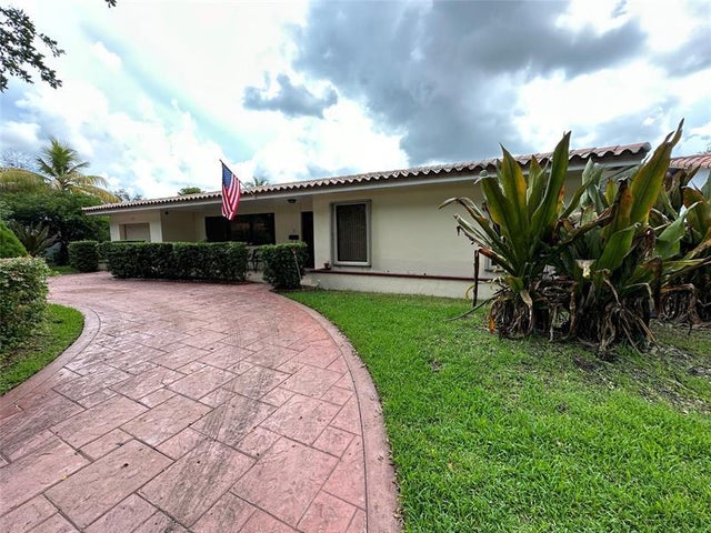 1 of 20 - 6873 Loch Ness Dr, Miami Lakes, FL