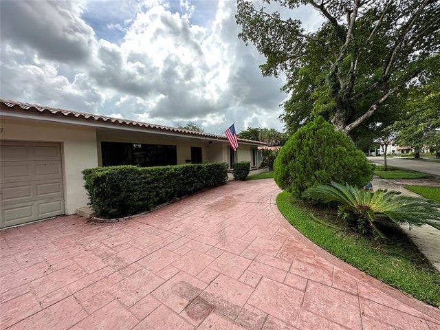 2 of 20 - 6873 Loch Ness Dr, Miami Lakes, FL