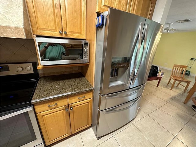 3 of 20 - 6873 Loch Ness Dr, Miami Lakes, FL