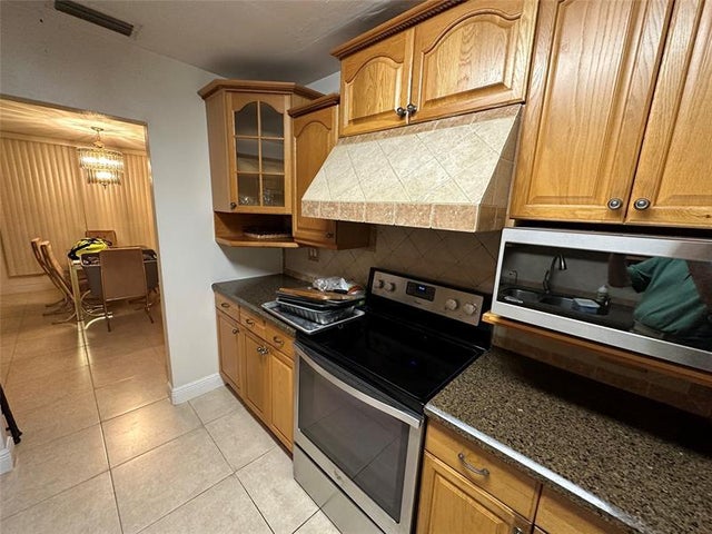4 of 20 - 6873 Loch Ness Dr, Miami Lakes, FL