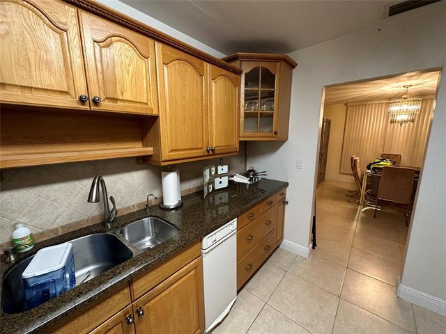 5 of 20 - 6873 Loch Ness Dr, Miami Lakes, FL