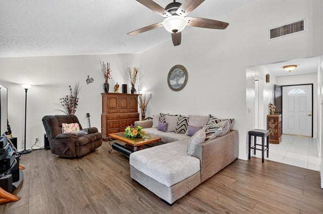 4 of 53 - 2041 Sw 15th Pl, Deerfield Beach, FL
