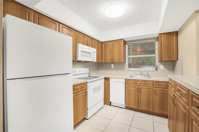 3 of 13 - 6111 Sw 42nd Ct, Davie, FL