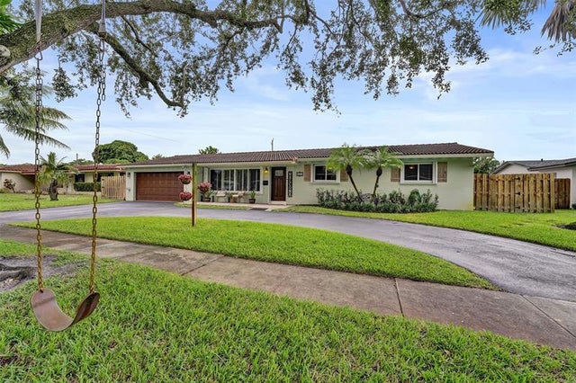 2 of 33 - 5541 Sw 2nd Ct, Plantation, FL
