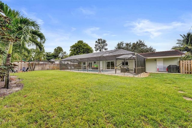 4 of 33 - 5541 Sw 2nd Ct, Plantation, FL