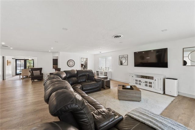 3 of 36 - 4916 Buchanan St, Hollywood, FL