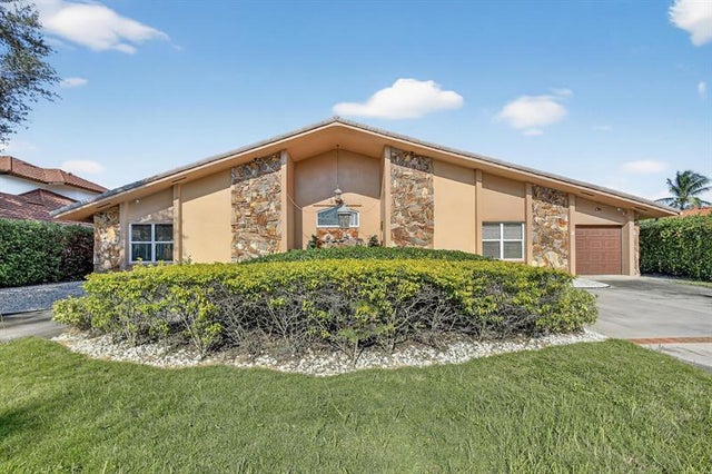 4 of 55 - 9541 Sea Turtle Dr, Plantation, FL