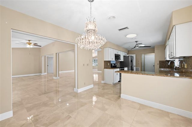 4 of 32 - 10911 Greentrail Dr, Boynton Beach, FL