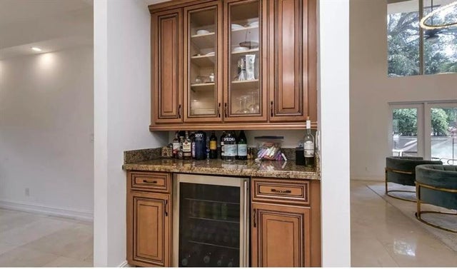 5 of 15 - 5970 Sw 37th Ter, Fort Lauderdale, FL