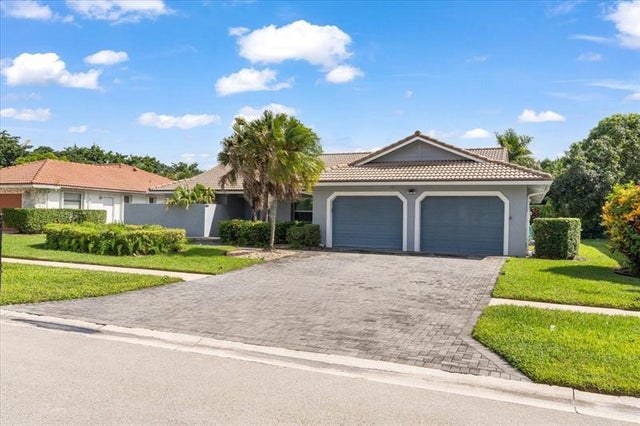 1 of 40 - 10082 Harbourtown Ct, Boca Raton, FL