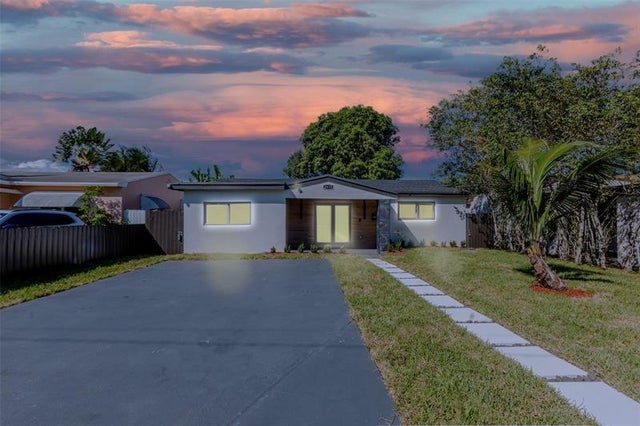 3 of 44 - 2633 Taft St, Hollywood, FL