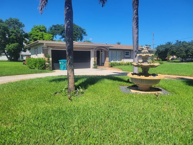 1 of 4 - 401 Nw 5th Ave, Boynton Beach, FL
