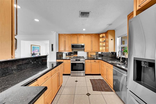 2 of 47 - 281 Sw 18th Ct, Pompano Beach, FL