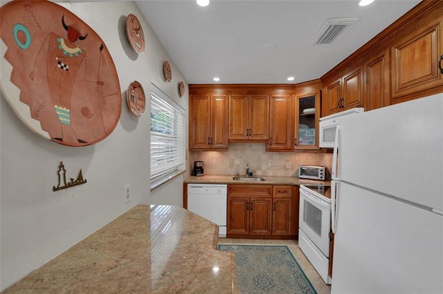3 of 27 - 2617 Sw Natura Ave, Deerfield Beach, FL