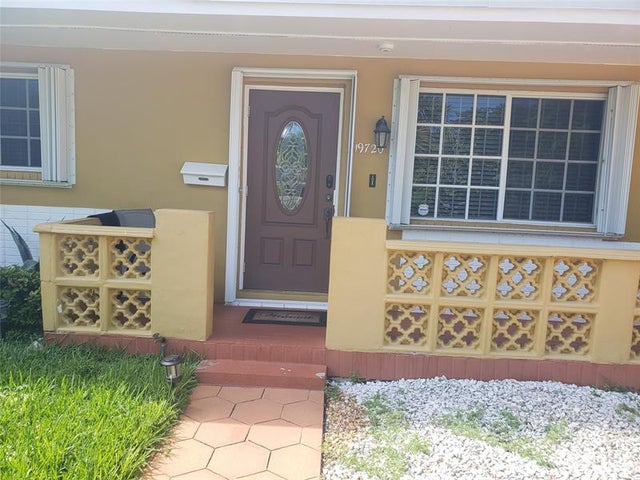 1 of 3 - 19720 Ne 10th Ct, Miami, FL
