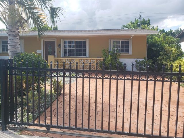 2 of 3 - 19720 Ne 10th Ct, Miami, FL