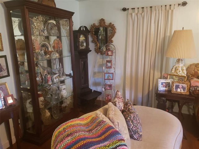 4 of 21 - 19720 Ne 10th Ct, Miami, FL