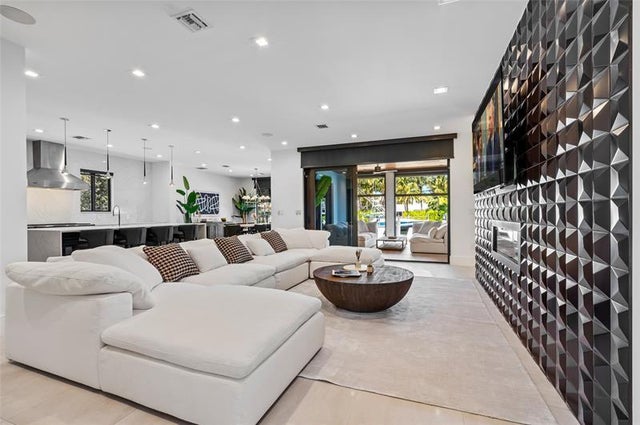 5 of 43 - 1523 Se 12th St, Fort Lauderdale, FL