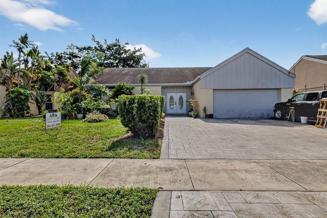 1 of 50 - 9240 S Cypress Cir, Miramar, FL