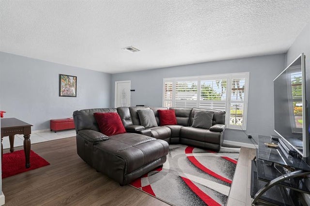 5 of 43 - 9407 Nw 70th Pl, Tamarac, FL