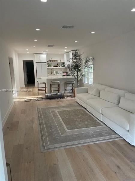 3 of 12 - 622 Se 6th Ct, Fort Lauderdale, FL