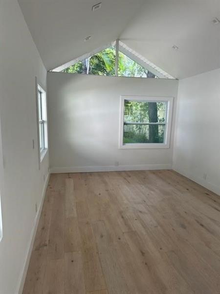4 of 12 - 622 Se 6th Ct, Fort Lauderdale, FL