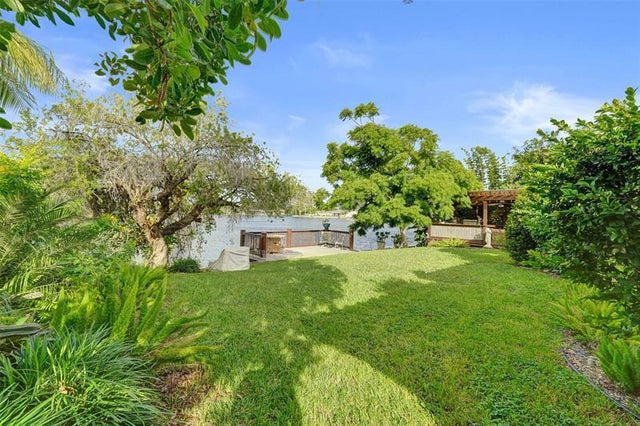 1 of 40 - 4221 Ne 16th Ave, Oakland Park, FL
