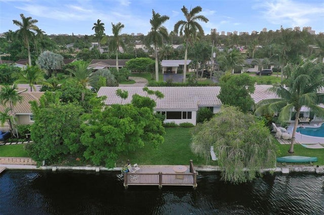 2 of 40 - 4221 Ne 16th Ave, Oakland Park, FL