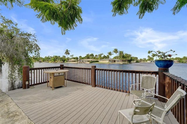 3 of 40 - 4221 Ne 16th Ave, Oakland Park, FL